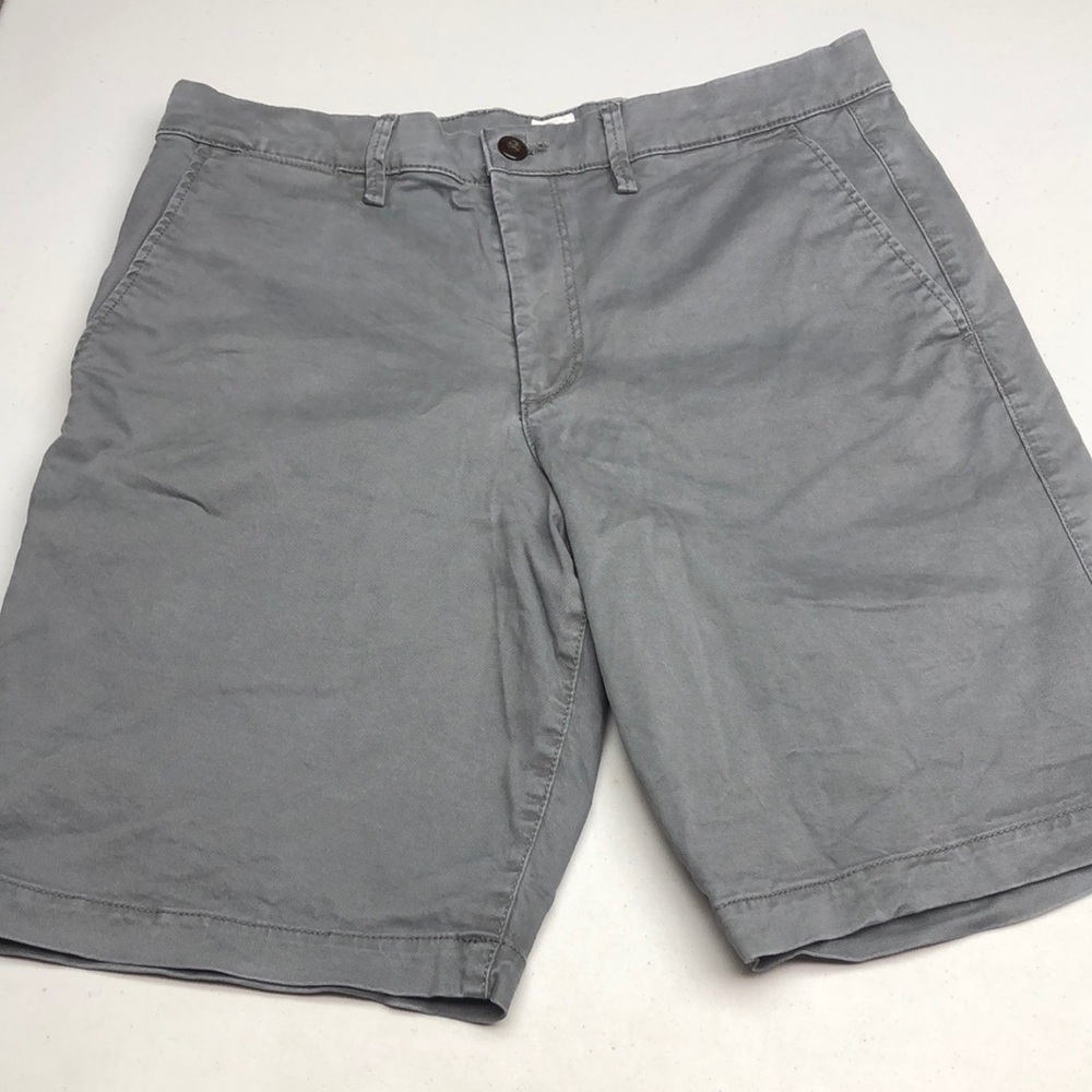 MENS GAP GRAY COTTON SHORTS 32x11 ⭐️